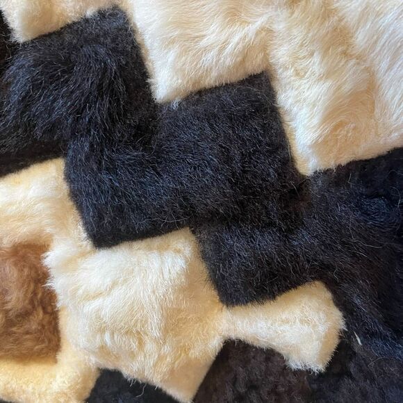 Vintage Authentic Peruvian Alpaca Rug 60” In Diameter Handmade With Hide & Fur - Picture 14 of 16